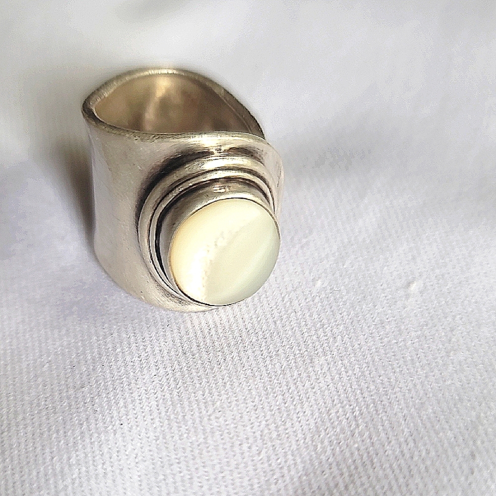 Sterling Silver 925 Ring with White Opal Sz Expandable